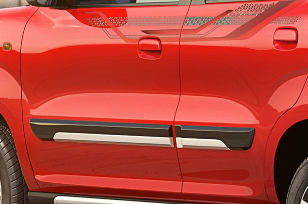 Body Side Moulding (Black & Silver) | S-Presso