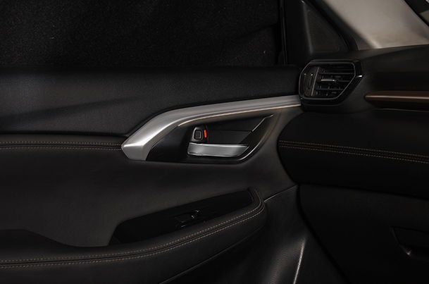 Door Ambient Light (Silver Finish) - 4 Door - Alpha/Zeta/Delta+/Delta/Sigma | Grand Vitara